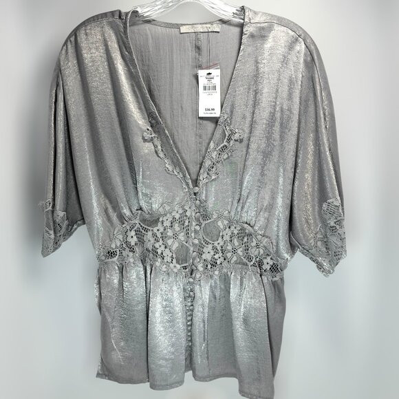 Red by BKE Frost Gray Lace Detail Blouse - Size Large - Picture 1 of 7